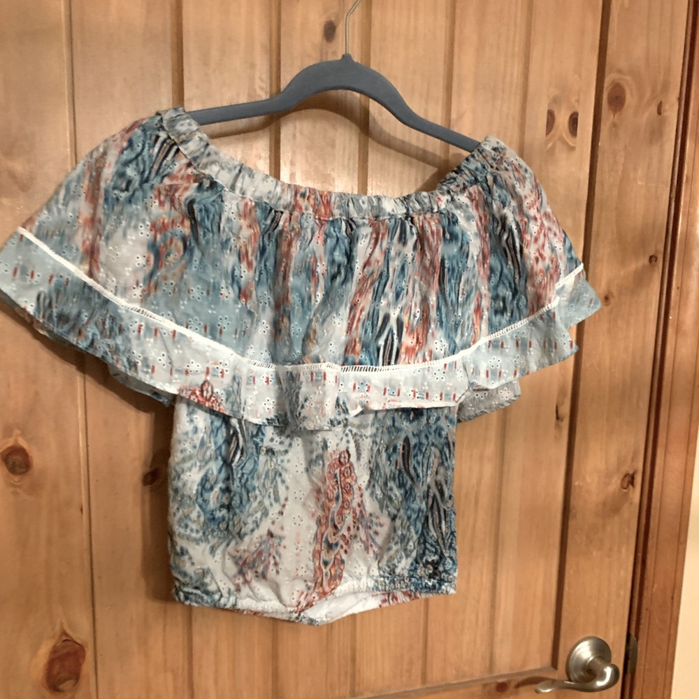 Women’s off-the-shoulder top